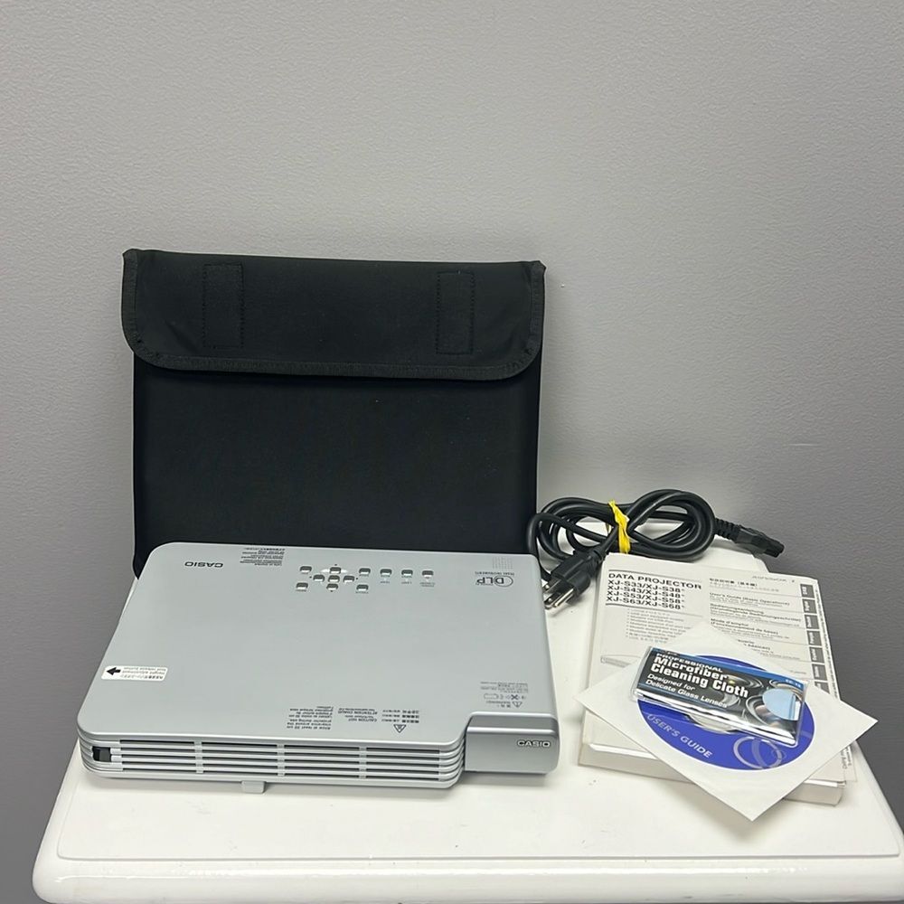 Casio XJ-S33 - DLP Projector